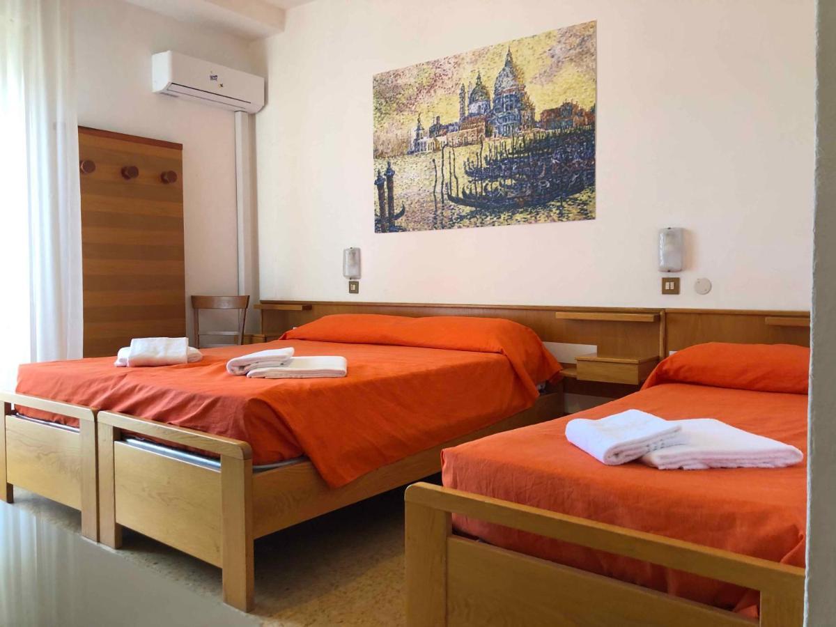 Hotel Adriatico Bibione Bagian luar foto