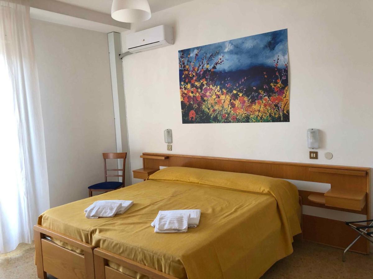 Hotel Adriatico Bibione Bagian luar foto