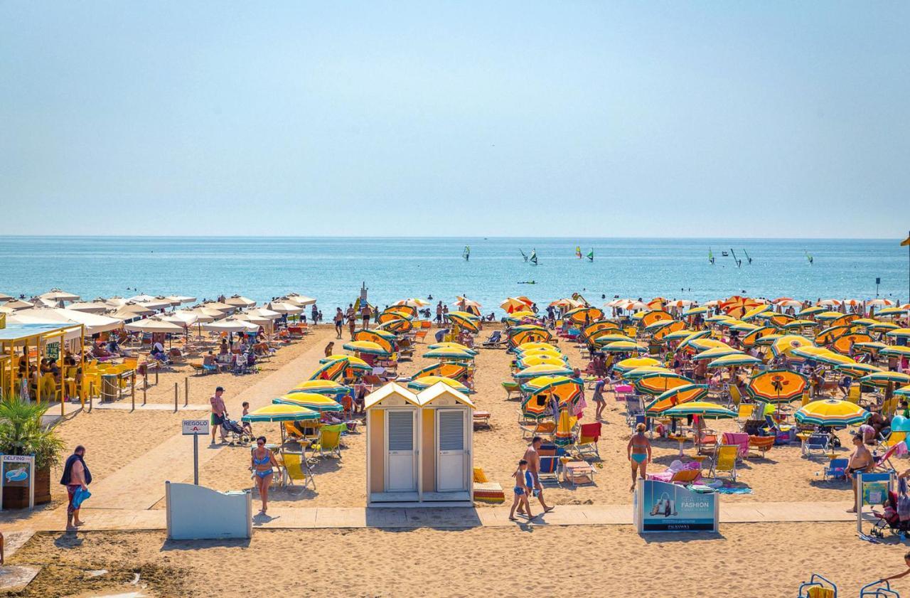 Hotel Adriatico Bibione Bagian luar foto