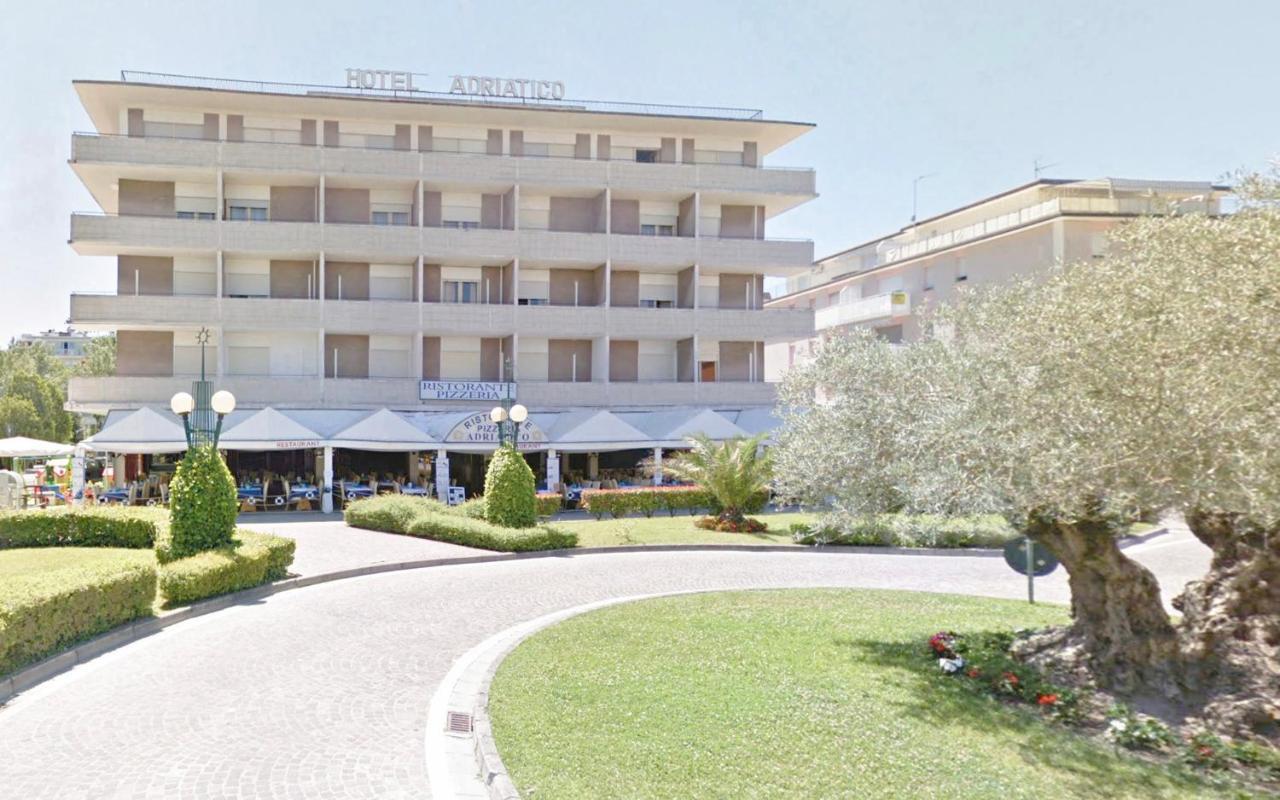 Hotel Adriatico Bibione Bagian luar foto