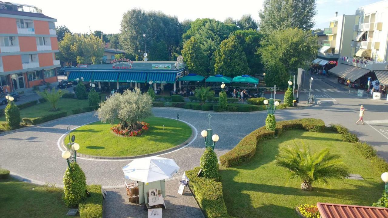 Hotel Adriatico Bibione Bagian luar foto