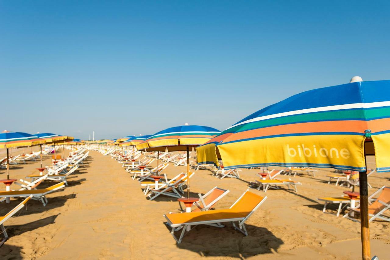 Hotel Adriatico Bibione Bagian luar foto